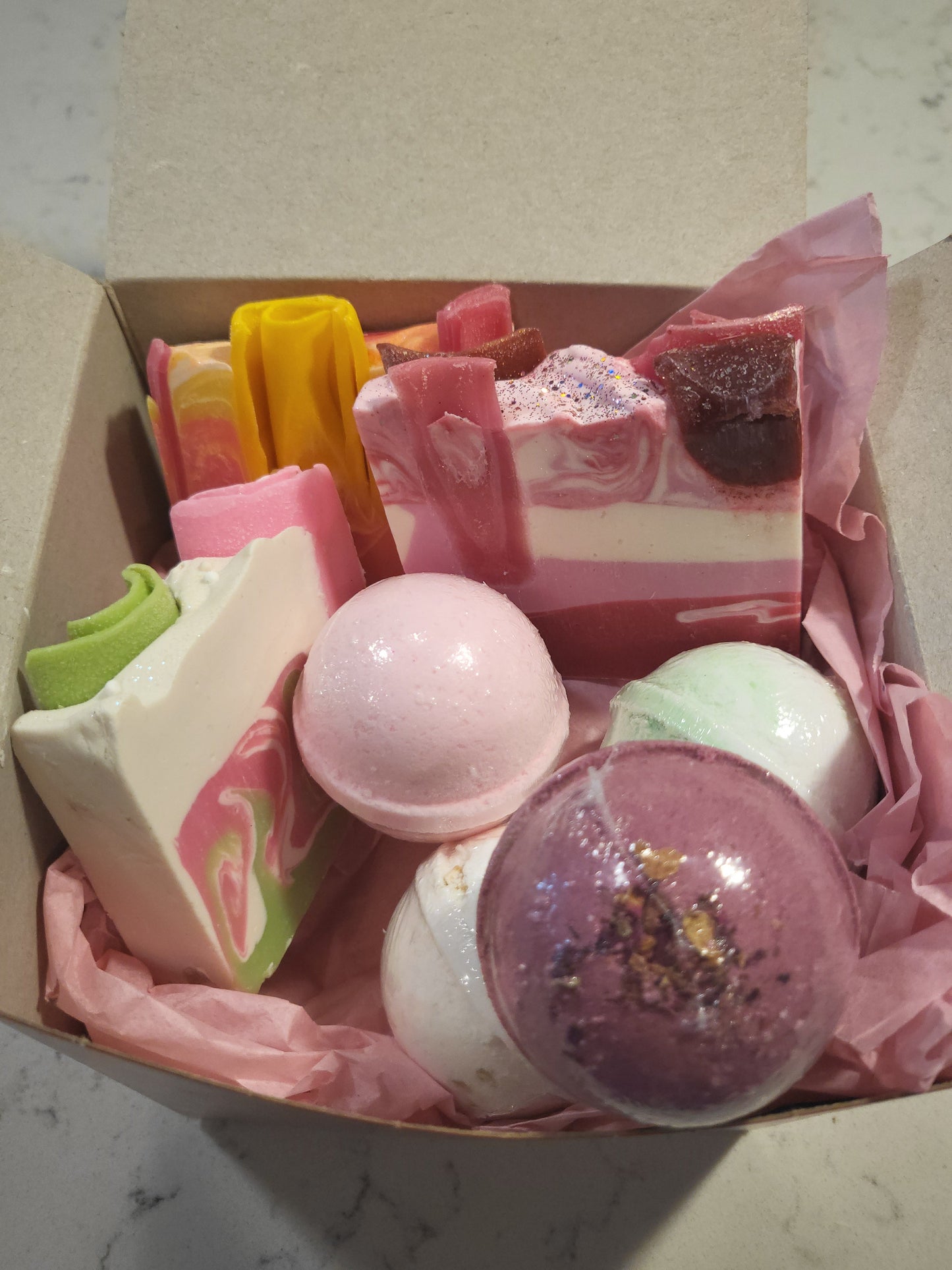 Soap Gift Set for Valentine's Day Gift (Bar Soaps and Bath Bombs)