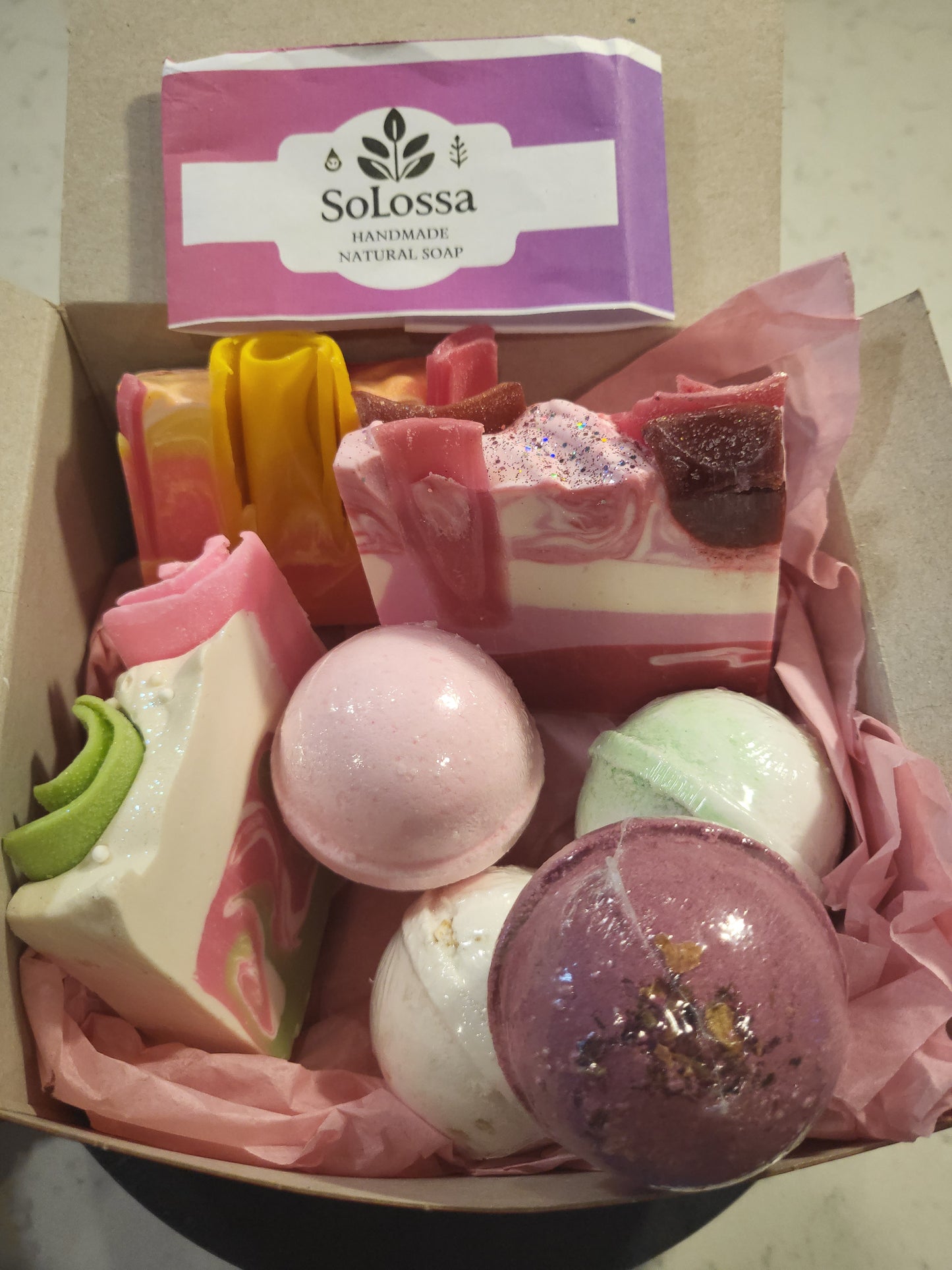 Soap Gift Set for Valentine's Day Gift (Bar Soaps and Bath Bombs)